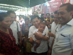 Terbang ke Bali, Setya Novanto Kunjungi Pengungsi Gunung Agung