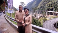 Fix! Foto SBY dan Bu Ani di kelok 9 seperti anak muda! (Dok. aniyudhoyono/Instagram)