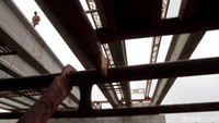 Proyek tol ini sendiri sudah dimulai sejak tahun 1995 pada era Presiden Soeharto. Pembangunan Jalan Tol Becakayu kembali dilanjutkan pada Januari 2015 setelah mangkrak sejak 1998.