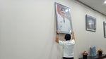 Foto: Barang dan Lukisan Djarot Diangkut dari Ruang Gubernur