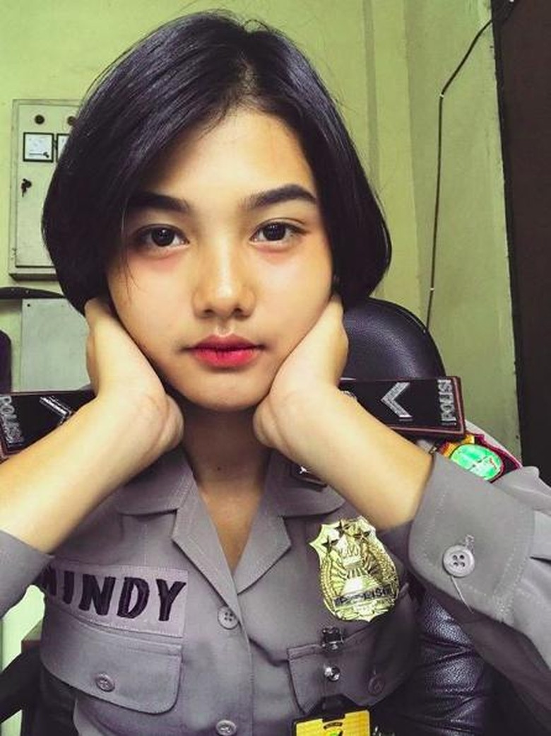 Nyanyian Bripda Nindy di Tempat Fitnes yang Bikin Terpukau Nyanyian Bripda Nindy di Tempat Fitnes yang Bikin Terpukau