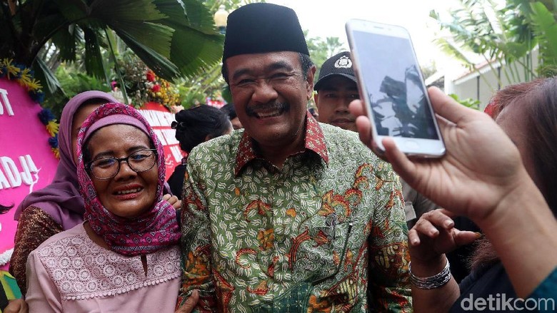 Cerita Djarot yang Tidak Pernah Cemberut Jalani Tugasnya Cerita Djarot yang Tidak Pernah Cemberut Jalani Tugasnya