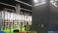 Stan Slovenia terlihat santai dengan sofa-sofa ‘lesehan’. Foto: Ken Yunita/ detikHOT