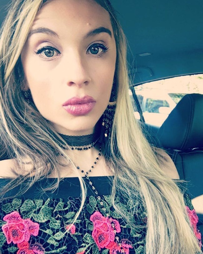 Eva Loo, wanita cantik dan seksi ini merupakan seorang guru yang mengajar olahraga. Foto: Instagram