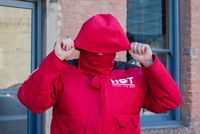 Parka Pizza Hut yang Keren Ini Bisa Bikin Pizza Tetap Hangat