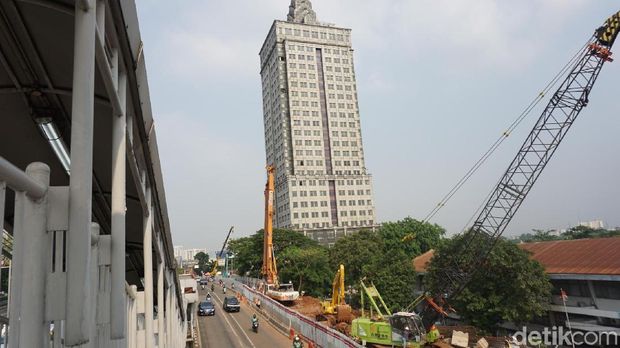Ingat Inneke Koesherawati, Jadi Ingat Menara 'Miring' Saidah