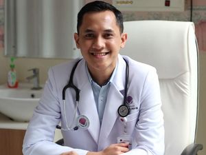 Kisah dr Kevin, Dokter Muda Ganteng yang Mewujudkan Cita-cita Nenek