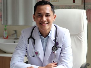 Kisah dr Kevin, Dokter Muda Ganteng yang Mewujudkan Cita-cita Nenek