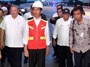Saat Jokowi Resmikan Tol Pertama di Sumatera Selatan