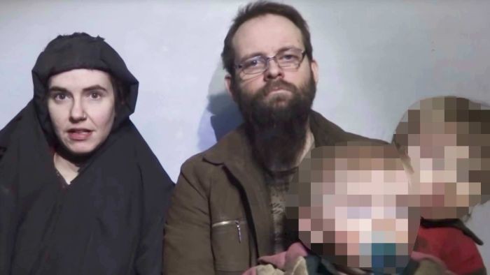 Pasangan Ini Dibebaskan Kelompok Ekstremis Setelah Punya Tiga Anak