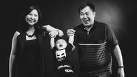 Mereka begitu senang karena foto kali ini dieksekusi langsung oleh Tompi. Foto: Tompi