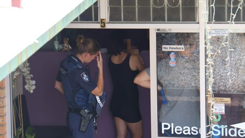 Polisi Geledah Tujuh Panti Pijat di Gold Coast Polisi Geledah Tujuh Panti Pijat di Gold Coast