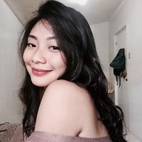 Kheny Soliva Berco adalah guru sekolah dasar yang cantik asal Filipina. Di akun Instagramnya ia kerap kali mengunggah momen kebersamaan bersama murid-muridnya. Bukan hanya wajah cantik saja yang membuatnya viral. Kheny semakin menjadi bahan perbincangan karena ia memelihara ular.Foto: Instagram