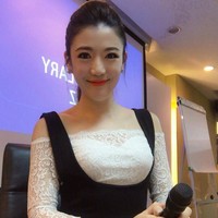 Benjawan Som merupakan seorang guru bahasa Inggris di sekolah bahasa Hua Hin, Thailand. Selain menjadi guru, Benjawan juga merupakan seorang pramugari senior di maskapai Etihad Airways.Foto: Instagram