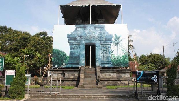 Candi Pawon diperbaiki bagian atapnya