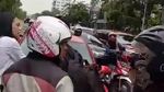 Detik-detik Menegangkan Anggota TNI AL Baku Hantam dengan Pemobil