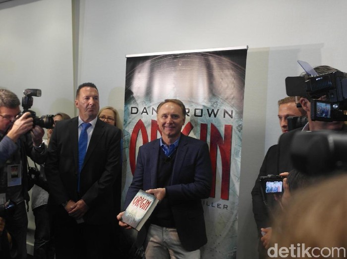 Dan Brown menghadiri Frankfurt Book Fair 2017