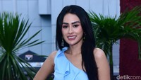 Berteman dengan Mulan, Sevli Kitty nggak takut banyak kena cibir di medsos. Foto: Noel