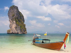 Sungguh Kejam! Turis Rusia Lempar Anaknya dari Speedboat yang Melaju Kencang