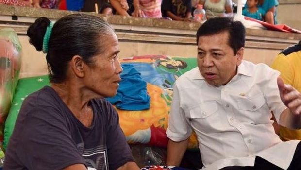 Terbang Ke Bali, Setya Novanto Kunjungi Pengungsi Gunung Agung