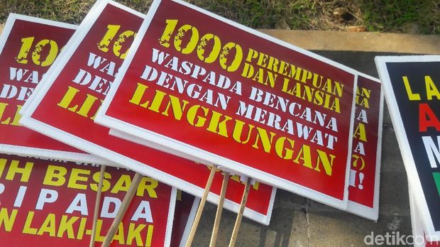 Perempuan dan lansia dianggap masuk dalam kelompok rentan saat ada bencana.