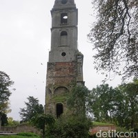 Keluarga tersebut membangun sebuah kastil di lahan yang di kelilingi dua danau ini. Kemudian keluarga Eric Domb yang merupakan CEO Pairi Daiza membeli kawasan ini dan mengubahnya menjadi sebuah taman burung bernama Paradiso pada 1993. Foto: Eny Kartikawati/Wolipop