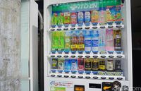 Canggih! Vending Machine Ini Gunakan Medsos Buat Beri Mie Instan Gratis