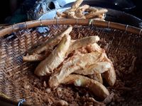 Yuk, Jajan Pisang Goreng Madu, Tanduk dan Srikaya yang Empuk Manis!