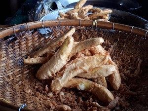 Yuk, Jajan Pisang Goreng Madu, Tanduk dan Srikaya yang Empuk Manis!