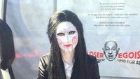 Namun ada juga cosplayer yang dibayar penerbit untuk meramaikan acara. Foto: Ken Yunita