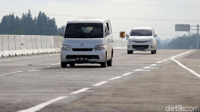 Tol Medan-Binjai Seksi 2 dan 3 telah diresmikan. detikFinance berkesempatan menjajal jalan bebas hambatan sepanjang 10,46 km tersebut.