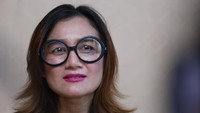 Banyak netizen yang akhirnya merasa kasihan dengan Nini Carlina. Foto: Hanif Hawari