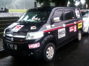Ini Dia Cara Mudah Membersihkan Bekas Stiker di Mobil