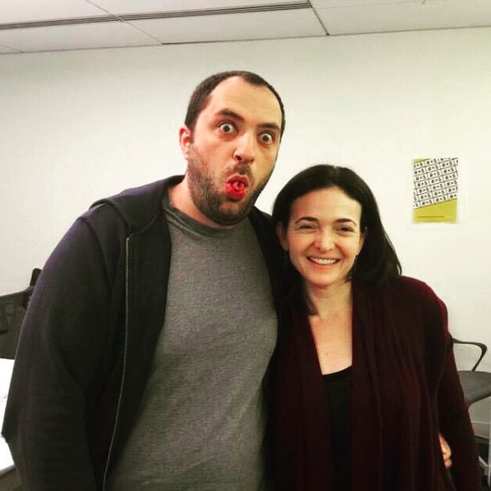 Jan Koum dengan COO Facebook Sheryl Sandberg. Foto: Istimewa/Facebook Jan Koum dengan COO Facebook Sheryl Sandberg. Foto: Istimewa/Facebook