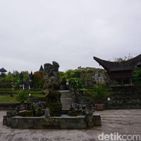 Kebun binatang ini memiliki keistimewaan untuk masyarakat Indonesia. Pairi Daiza memiliki taman mini Indonesia. Berbagai keindahan bangunan khas Indonesia ada di sini, mulai dari pura, candi hingga rumah khas Toraja. Foto: Eny Kartikawati/Wolipop