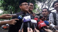Kemarin, beberapa nama-nama politisi dan kepala daerah silih berganti menemui Megawati di kediamannya. Salah satunya Abdullah Azwar Anas. (Foto: Zunita/detikcom)