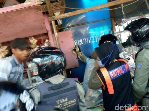 Warung diduga jual miras oplosan dirazia/