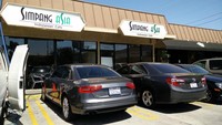 Nah, kalau yang ini ada di Los Angeles. Restoran bernama Simpang Asia ini menjual beragam sajian khas Indonesia. Restoran milik Leni Kumalasari yang merupakan orang Malang ini menjual rendang, nasi goreng, sate hingga nasi rames di restorannya. Ada juga lemper hingga jajanan pasar lain sebagai dessert. Foto: Istimewa