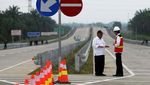 Gaya Jokowi Resmikan 297 Km Tol Baru di RI