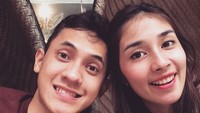 Jika dilihat dari foto-foto yang ia bagikan di akun Instagram-nya, dr Kevin memang benar-benar cinta keluarga. Ia kerap mengunggah foto bersama sang istri dan juga anak kembarnya. Foto: Instagram @kboele