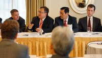 Kedua menteri Jokowi ini secara khusus menawarkan investasi dalam bidang infrastruktur melalui skema Pembiayaan Investasi Non Anggaran Pemerintah (PINA) dan Public Private Partnership (PPP). Mereka pun berharap AS meningkatkan investasinya di Indonesia yang selama periode Januari-Juni 2017 berada di posisi lima besar. Foto: dok Kemenko Maritim