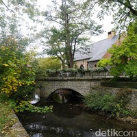 Sejauh mata memandang, hamparan pepohonan hijau dan bunga-bunga yang cantik menghiasi kebun binatang dan taman botanical yang dinobatkan sebagai kebun binatang dan theme park terbaik di Belgia dan Belanda ini. Pairi Daiza sudah lima kali berturut-turut memenangkan Diamond Theme Park Awards, penghargaan sekelas Oscar untuk kebun binatang dan theme park. Foto: Eny Kartikawati/Wolipop