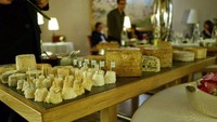 Maison Lameloise di Chagny, Prancis sudah ada sejak tahun 1921. Restoran memadukan elemen kuliner tradisional dan modern. Di sini ada menu musiman yang kreatif. Maison Lameloise juga menjual kotak hadiah gourmet untuk para pengunjung yang ingin membawa pulang sedikit bagian dari restoran ke rumah mereka. Foto: Istimewa