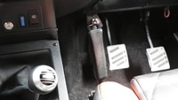 Karena sudah cukup tua jadi beberapa komponen fungsi gerak mobil ada yang tidak berfungsi lagi sehingga harus diganti seperti kaki-kakinya.
