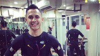 Selain ganteng, muda, dan cinta keluarga, dr Kevin pun gemar melakukan olahraga. Untuk pertama kalinya naik 4 kilo dalam 2 bulan, massa otot 2,8 kg. #jangankasihkendor, tulisnya. Foto: Instagram @kboele