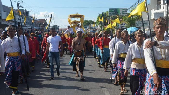 Arak-arakan Nadran Gunung Jati Cirebon