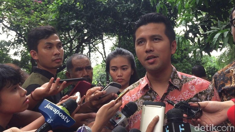 Ini Jawaban Suami Arumi Bila Disandingkan Kiai dengan Khofifah Ini Jawaban Suami Arumi Bila Disandingkan Kiai dengan Khofifah