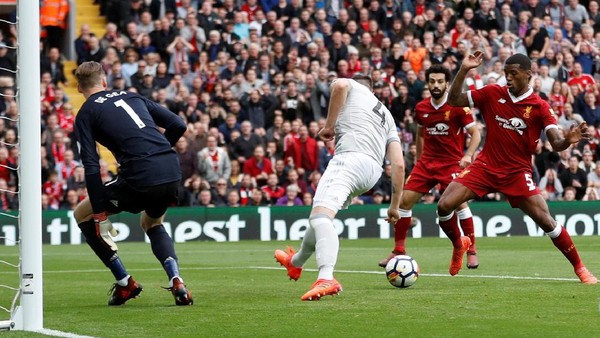 Setan Merah Redam Si Merah di Anfield