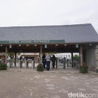 Berbagai papan petunjuk di Pairi Daiza hadir dalam tiga bahasa yaitu Prancis, Belanda dan Inggris. Seperti di pintu masuk pemeriksaan tiket ini. Foto: Eny Kartikawati/Wolipop