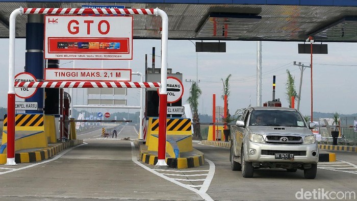 Tol Medan-Binjai Seksi 2 dan 3 telah diresmikan. detikFinance berkesempatan menjajal jalan bebas hambatan sepanjang 10,46 km tersebut.